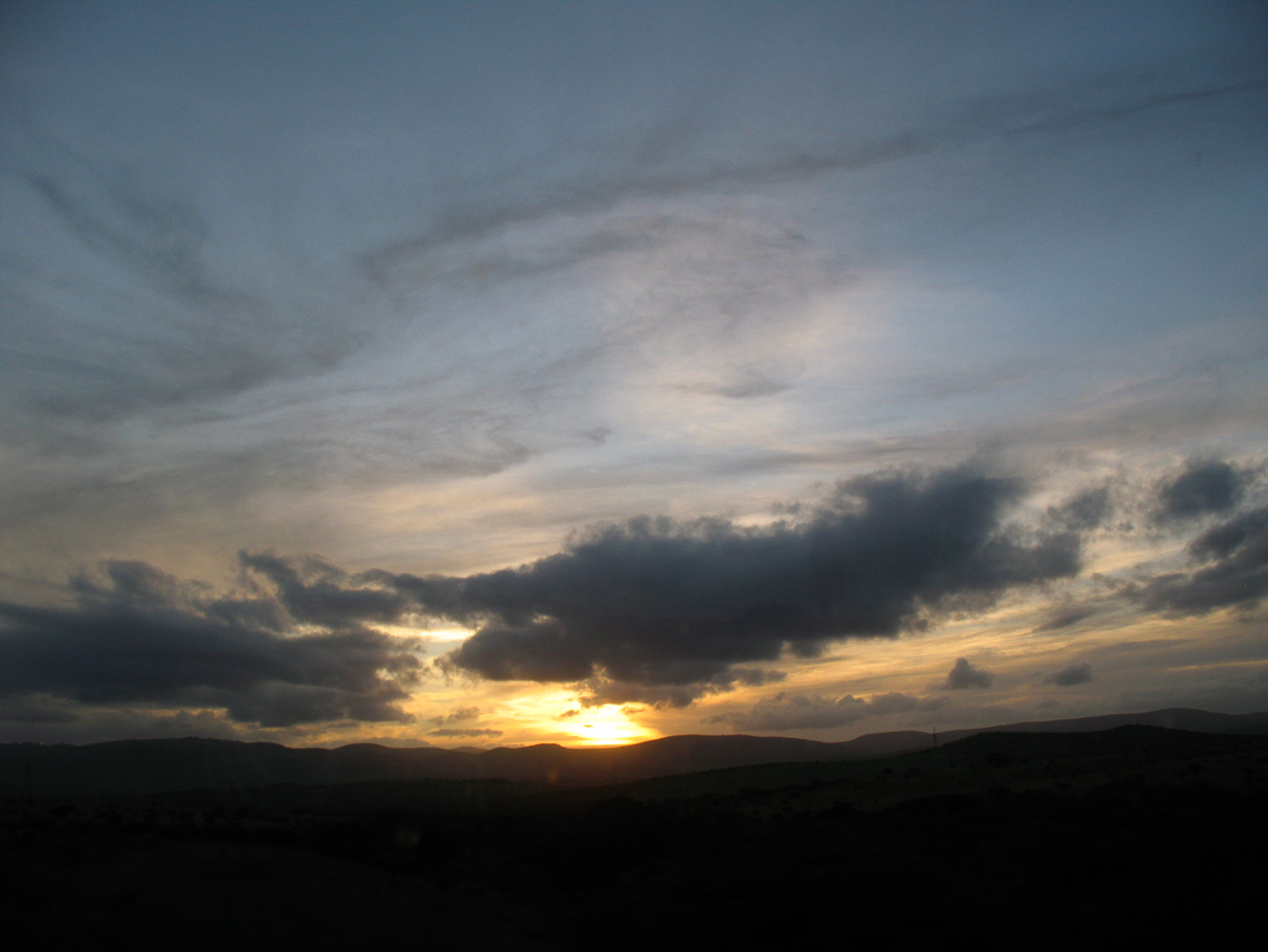 Un coucher de soleil sur la route ..